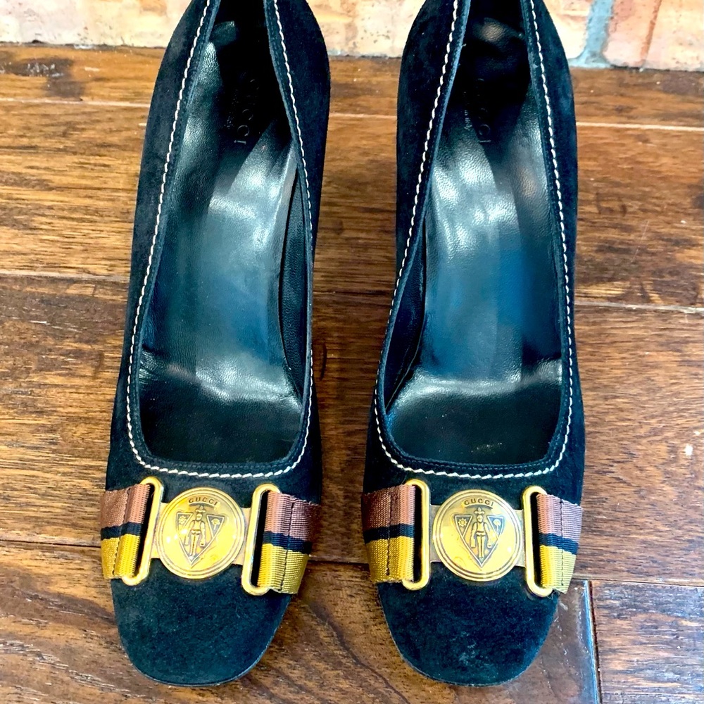 Gucci Black Suede Hysteria Buckle Pump Shoe